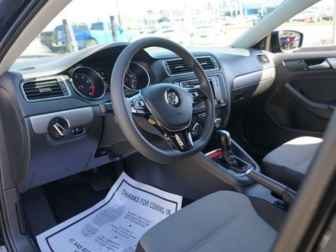 Used 2017 Volkswagen Jetta S w/ Jetta S Cold Weather Package image 12