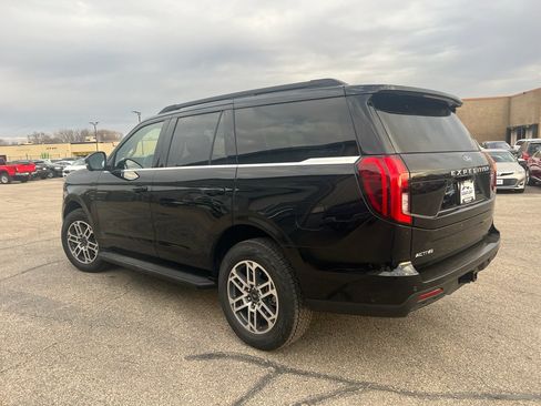 Used 2025 Ford Expedition Active AWD/4WD image 5