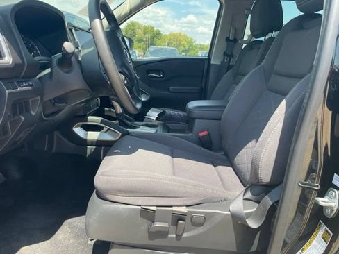 Used 2025 Nissan Frontier SV RWD image 2