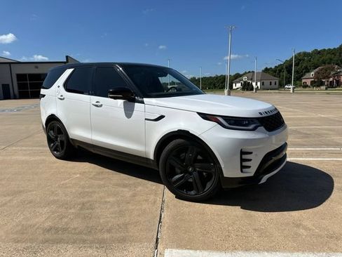 Used 2024 Land Rover Discovery Dynamic SE AWD/4WD image 3