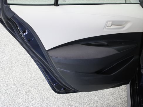 Used 2025 Toyota Corolla LE FWD image 22