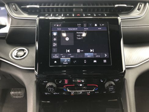 Certified 2023 Jeep Grand Cherokee Altitude image 23