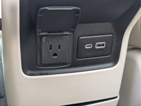 Used 2022 GMC Acadia Denali w/ Denali Ultimate Package image 45