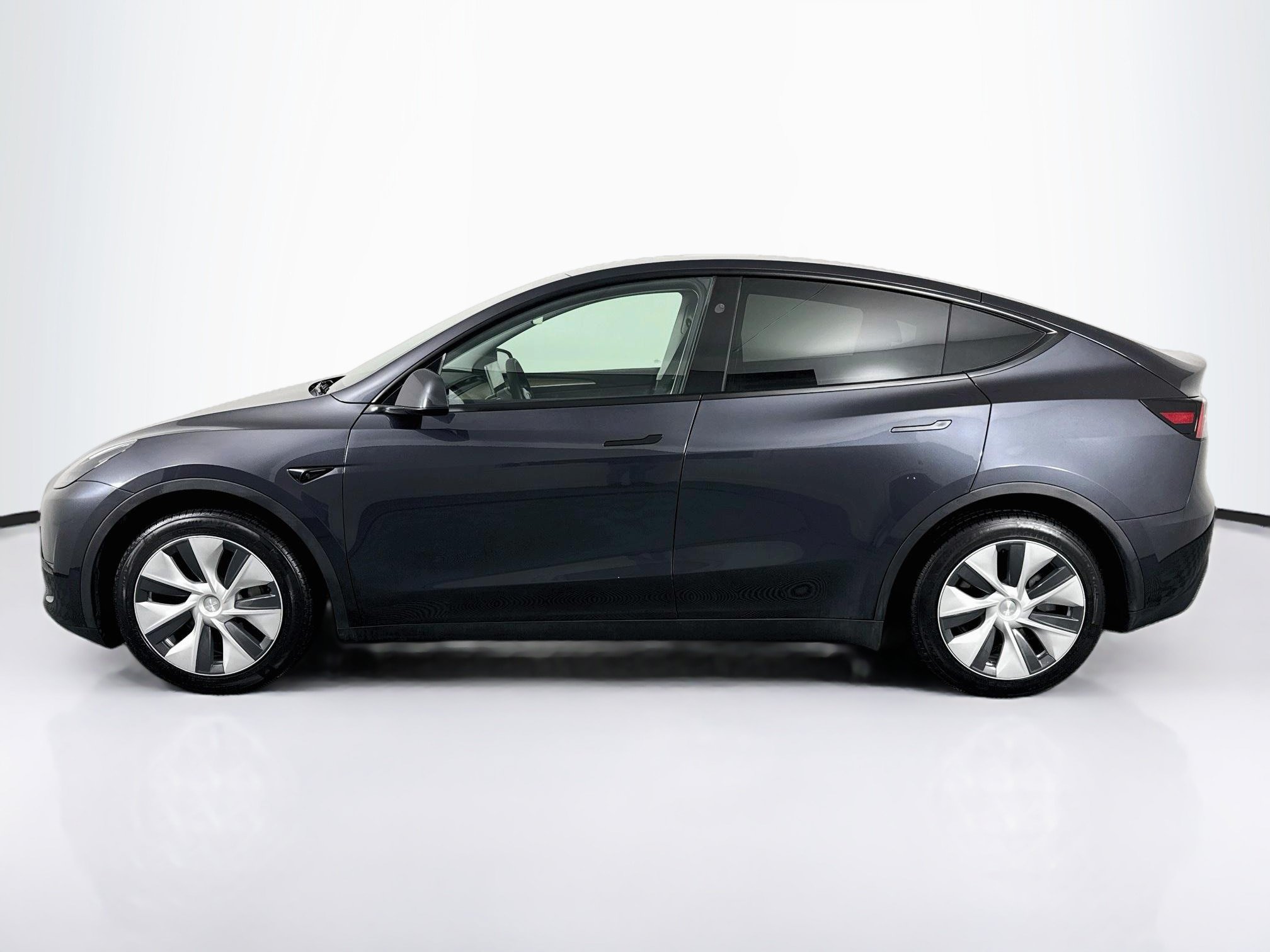 Used 2024 Tesla Model Y Long Range AWD/4WD image 11