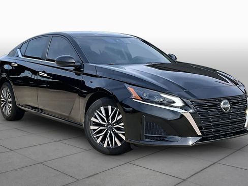 Used 2023 Nissan Altima 2.5 SV AWD/4WD image 2