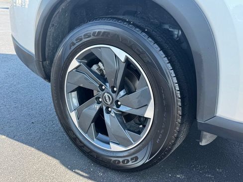 Used 2025 Nissan Rogue SV FWD image 23