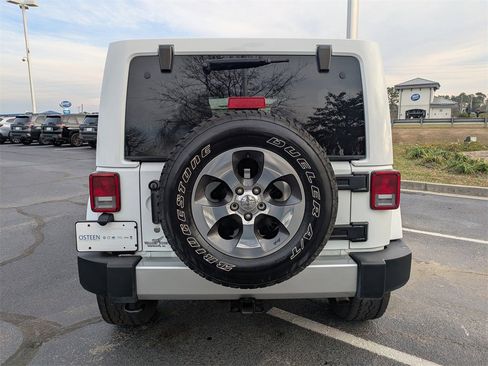 Used 2017 Jeep Wrangler Unlimited Sahara w/ Max Tow Package image 6