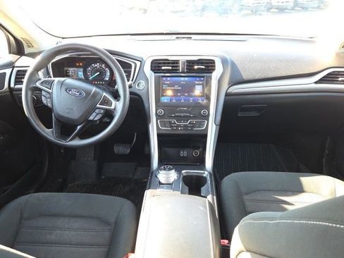 Used 2020 Ford Fusion SE image 19