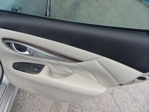 Used 2011 INFINITI M37 w/ Deluxe Touring Pkg RWD image 14