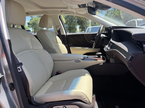 Used 2020 Lexus LS 500 w/ Accessory Package (Z2) RWD image 33