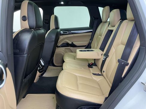 Used 2016 Porsche Cayenne S image 19