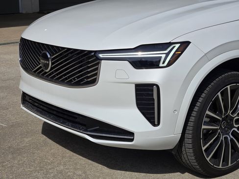 Used 2025 Volvo XC90 B6 Ultra w/ Protection Package Premier image 12