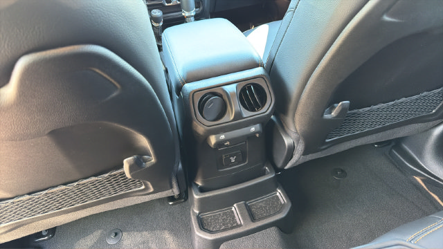 Used 2026 Jeep Wrangler Unlimited Sahara AWD/4WD image 22