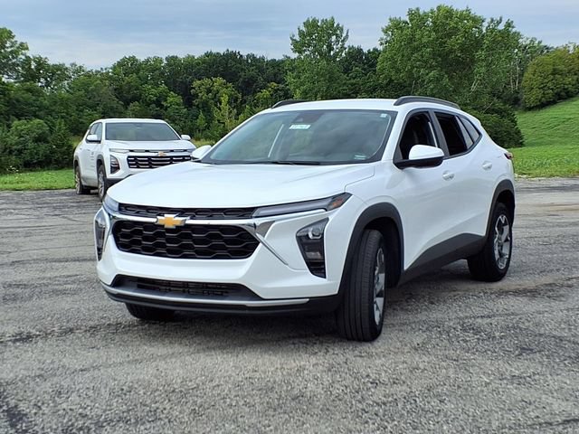 Used 2025 Chevrolet Trax LT FWD image 14