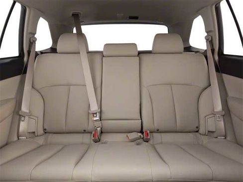 Used 2010 Subaru Outback 2.5i Premium image 10