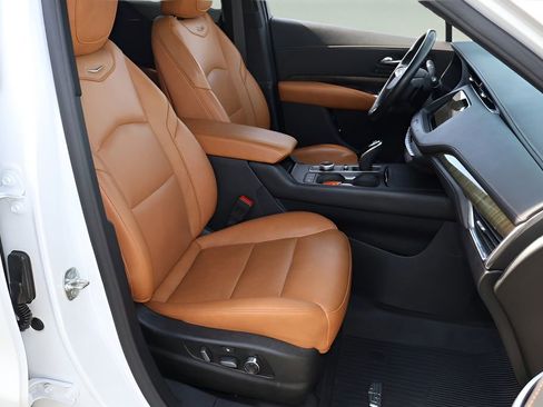 Used 2020 Cadillac XT4 Premium Luxury w/ Enhanced Visibility Package image 15