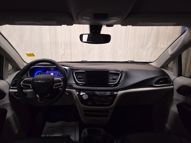 Used 2020 Chrysler Pacifica Touring-L Plus FWD image 25