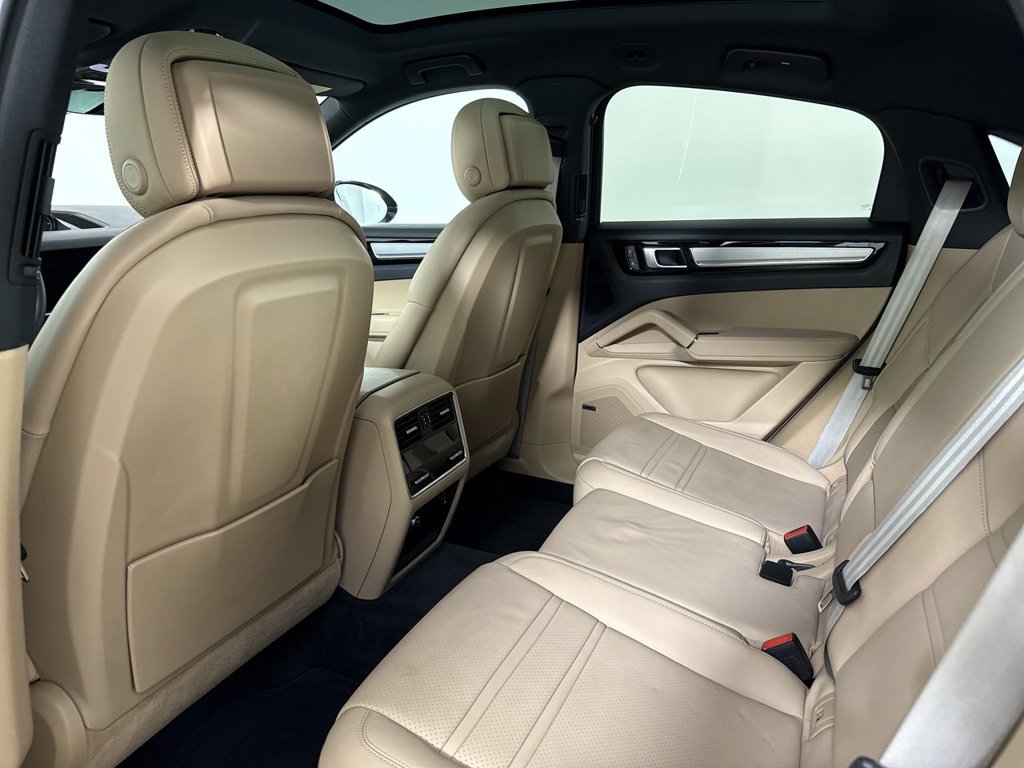 Certified 2023 Porsche Cayenne Platinum Edition AWD/4WD image 25