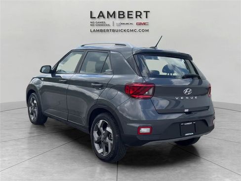 Used 2025 Hyundai Venue SEL FWD image 3