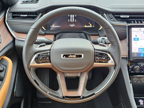 New 2025 Jeep Grand Cherokee Summit image 15