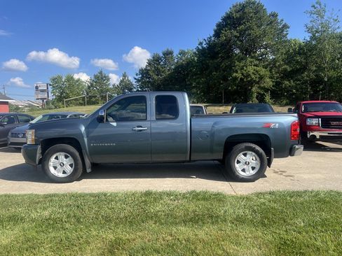 Used 2007 Chevrolet Silverado 1500 LT w/ 1LT Convenience Package AWD/4WD image 4