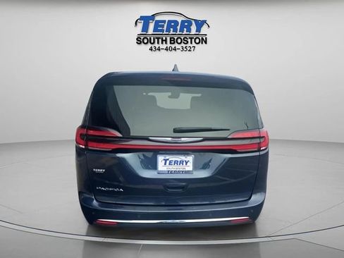 Used 2023 Chrysler Pacifica Touring-L image 4