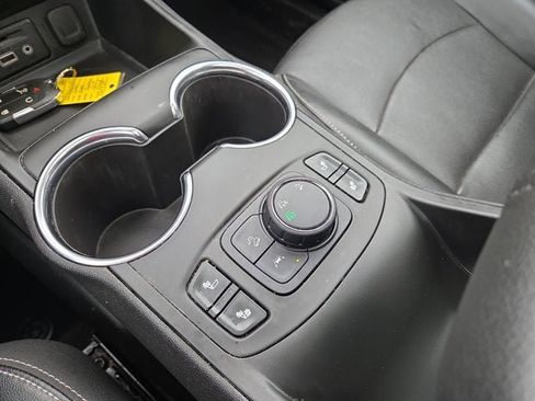 Used 2022 GMC Terrain SLT image 18