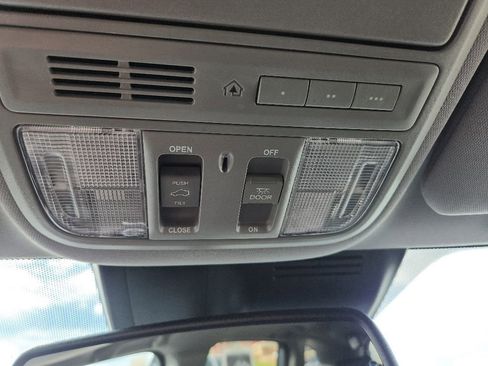 Used 2022 Honda CR-V Touring image 18