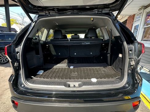 Used 2018 Toyota Highlander XLE image 12