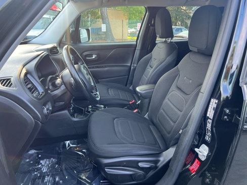 Used 2017 Jeep Renegade Altitude AWD/4WD image 7
