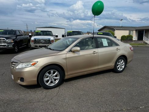Used 2011 Toyota Camry LE w/ LE Extra-Value Pkg FWD image 7
