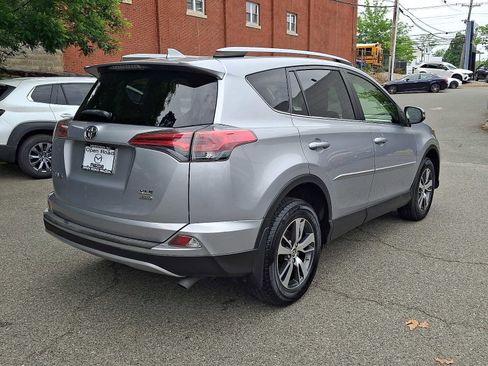 Used 2018 Toyota RAV4 XLE w/ Plus Extra Value Package AWD/4WD image 4