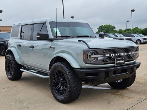 Used 2024 Ford Bronco Badlands AWD/4WD image 3