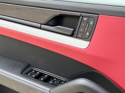 Certified 2024 Porsche Cayenne Coupe AWD/4WD image 33