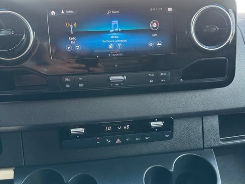 Used 2023 Mercedes-Benz Sprinter 2500 image 18