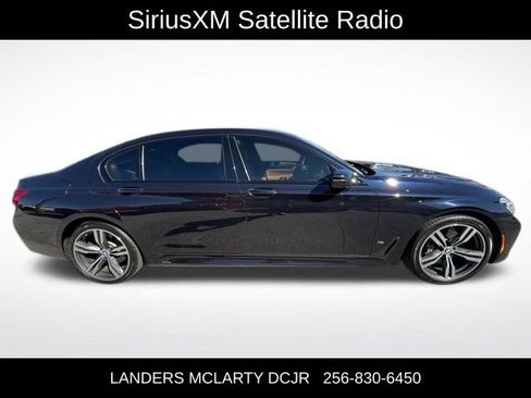 Used 2019 BMW 750i image 8