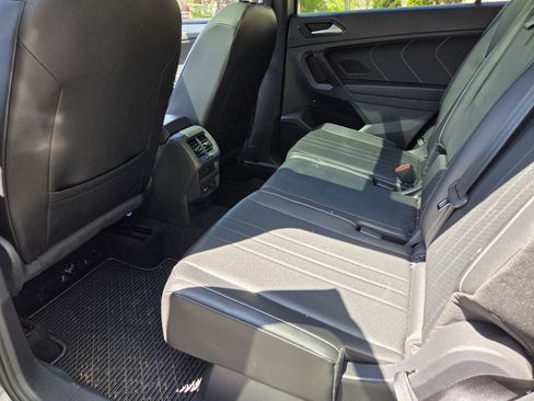 Used 2022 Volkswagen Tiguan SE R-Line image 11