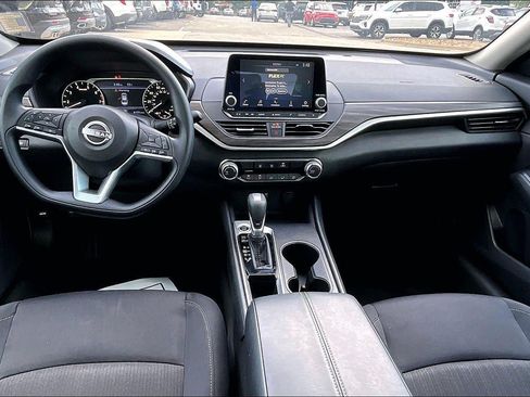 Used 2025 Nissan Altima 2.5 SV FWD image 7