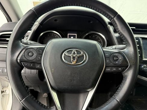 Used 2018 Toyota Camry SE image 11