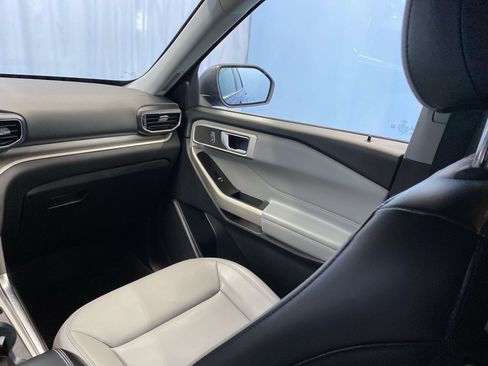 Used 2021 Ford Explorer XLT w/ Equipment Group 202A image 29