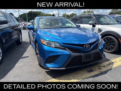 Used 2019 Toyota Camry SE FWD image 2
