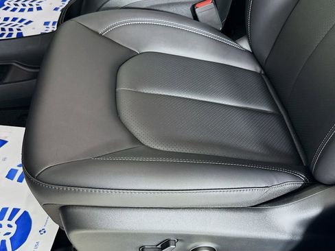 Used 2025 Chrysler Pacifica Select image 18