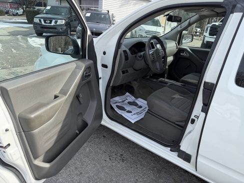 Used 2018 Nissan Frontier S image 11
