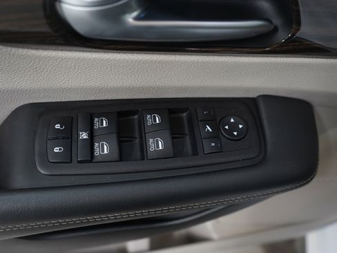 Used 2024 Chrysler Pacifica Limited image 22