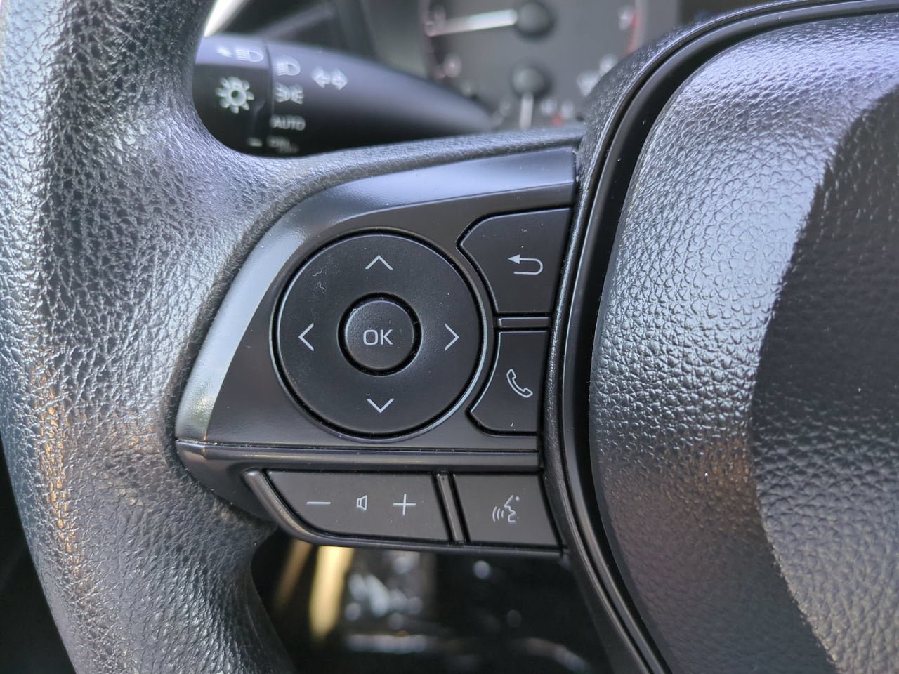 Used 2025 Toyota Corolla LE FWD image 22