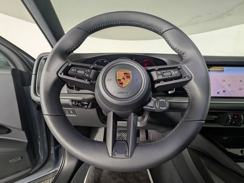 New 2026 Porsche Cayenne image 37