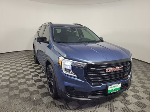 Used 2024 GMC Terrain SLE w/ Driver Convenience Package FWD image 13