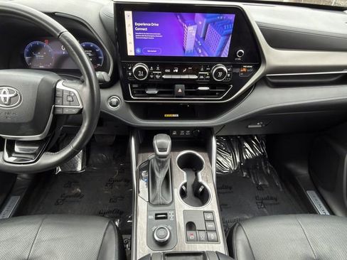 Used 2023 Toyota Highlander Limited AWD/4WD image 16
