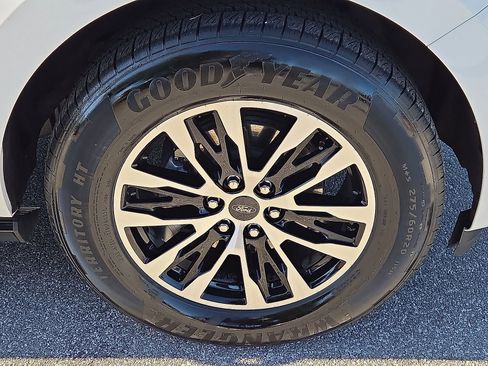 Used 2025 Ford Expedition Platinum AWD/4WD image 7