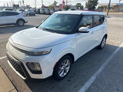 Used 2022 Kia Soul LX w/ Technology Package FWD image 3